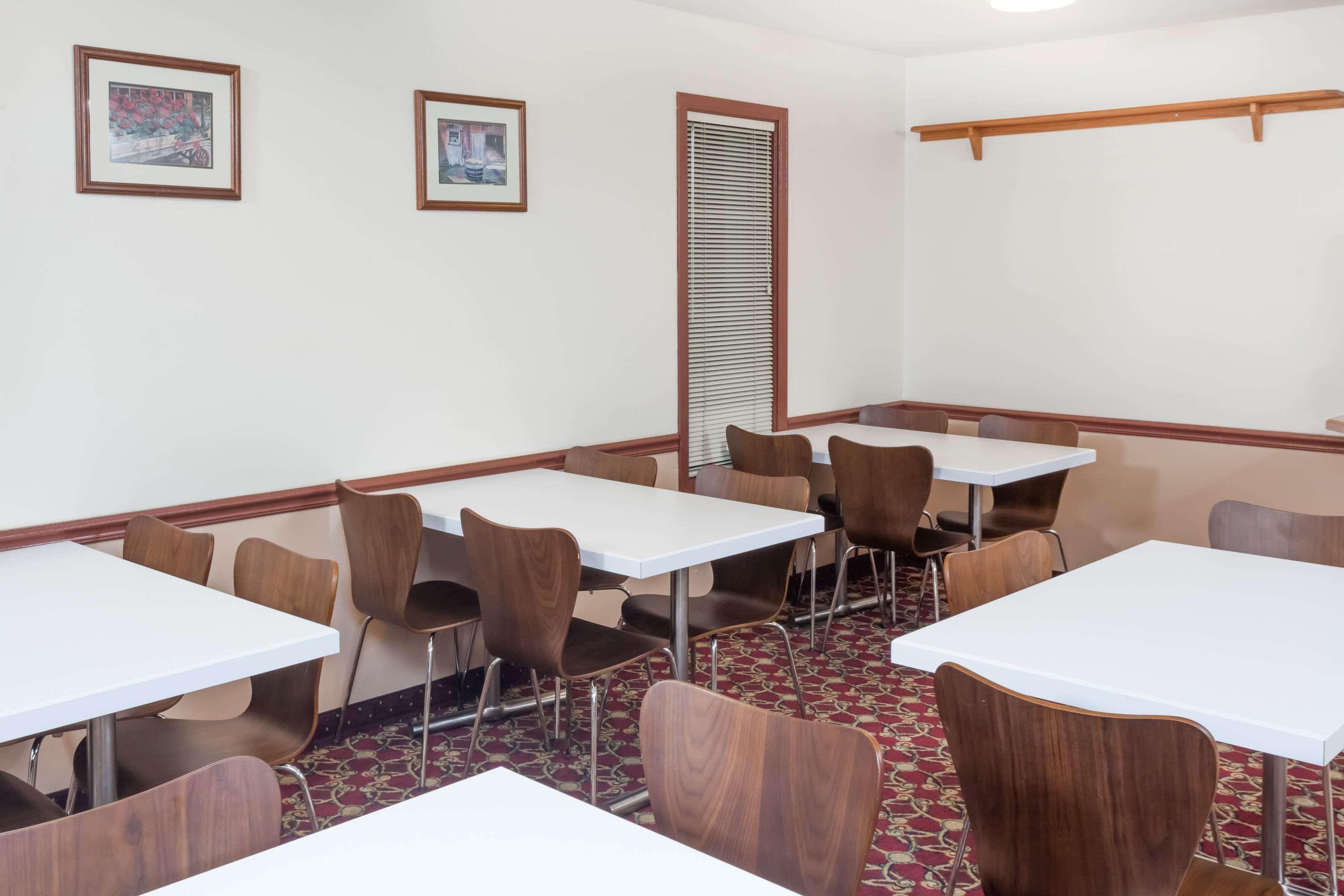 Super 8 By Wyndham Shipshewana Hotel Luaran gambar