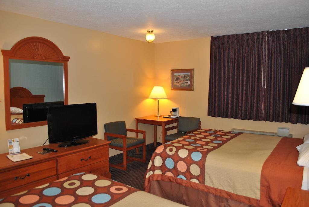 Super 8 By Wyndham Shipshewana Hotel Bilik gambar