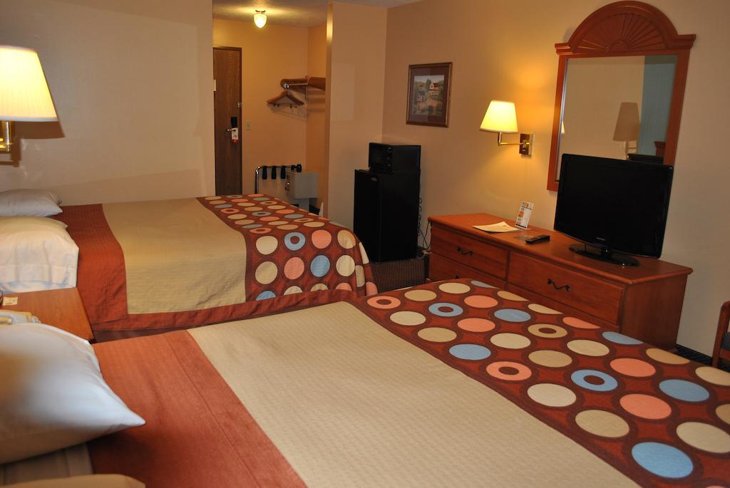 Super 8 By Wyndham Shipshewana Hotel Bilik gambar