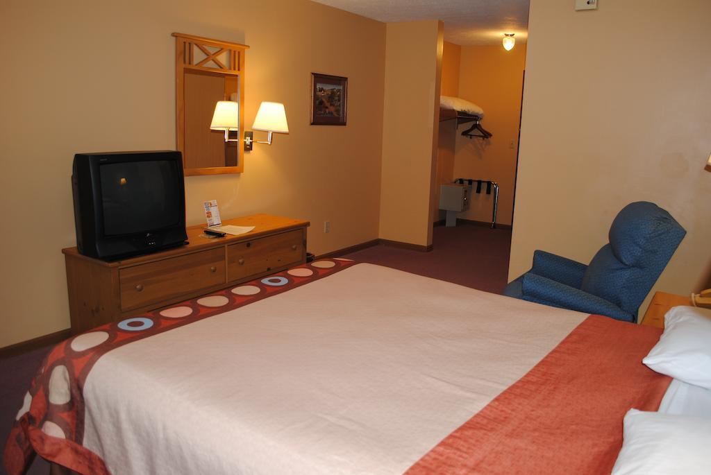 Super 8 By Wyndham Shipshewana Hotel Bilik gambar