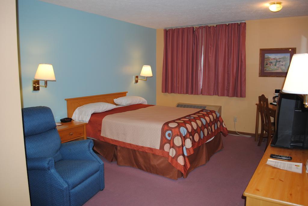 Super 8 By Wyndham Shipshewana Hotel Bilik gambar