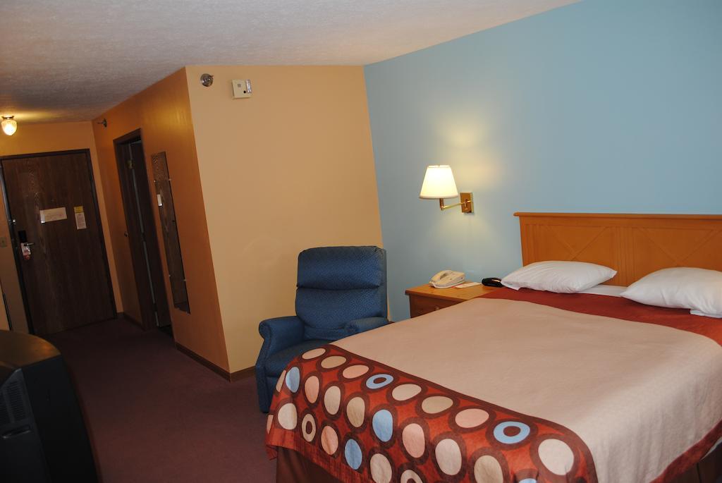 Super 8 By Wyndham Shipshewana Hotel Bilik gambar